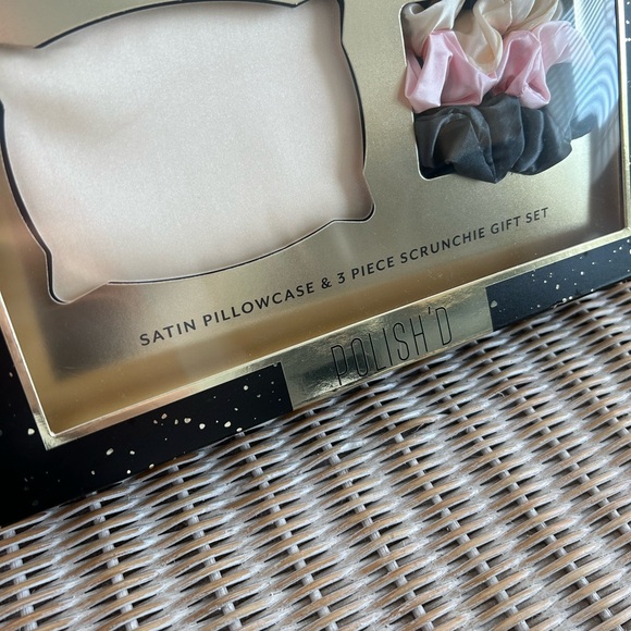 Satin Pillow case & 3 satin scrunchie set - Picture 2 of 2